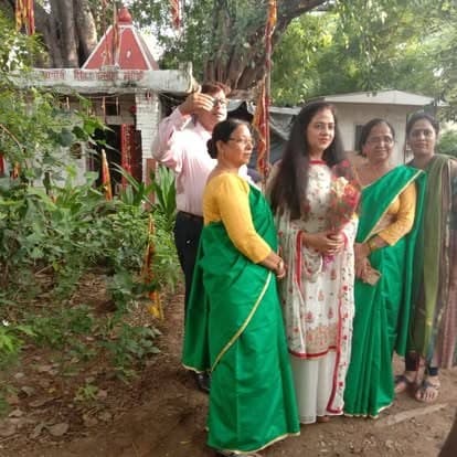 Shubhkarman volunteers visiting children and their caregivers